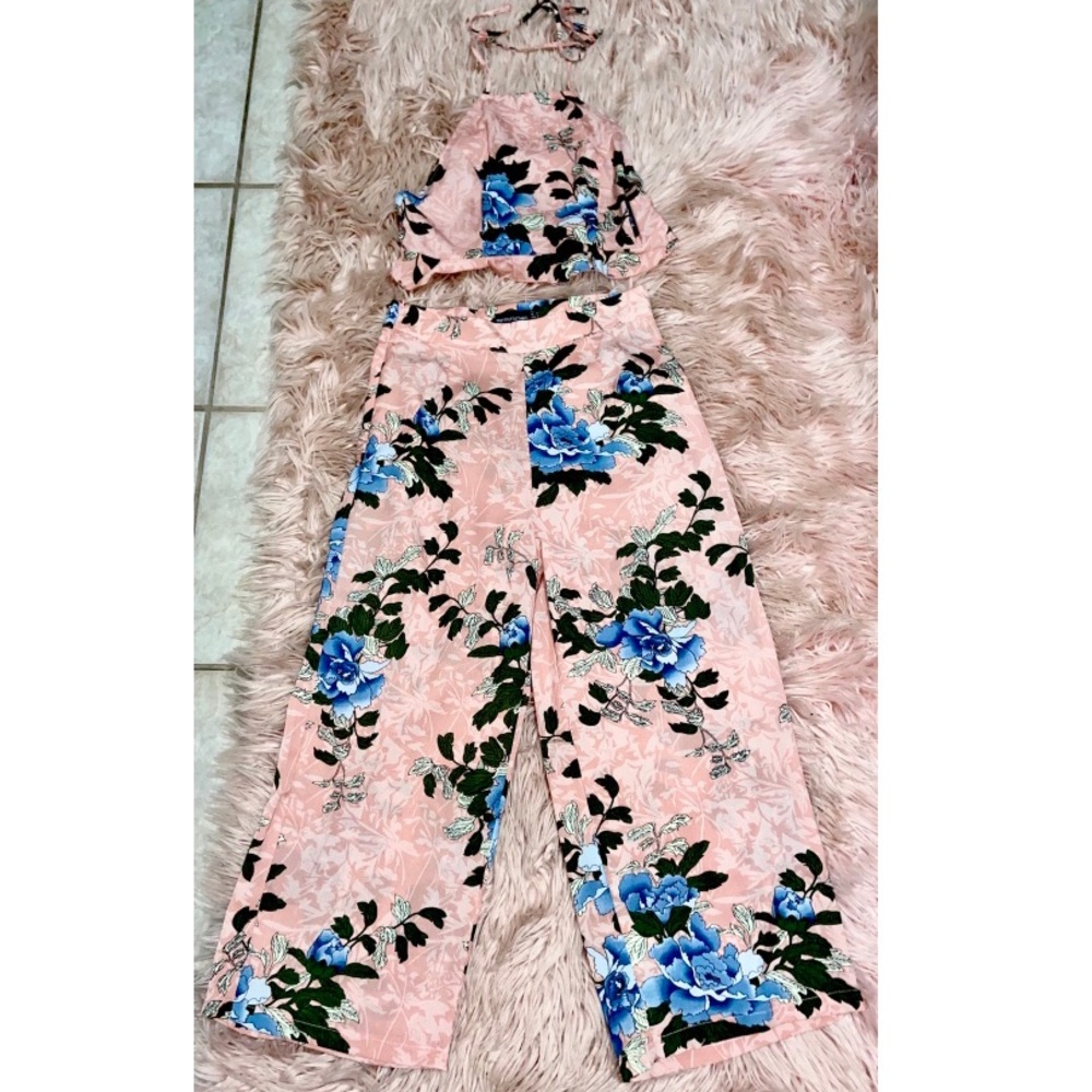 SOLD NWOT prettlylittlething 2 piece floral set - Picture 2 of 4